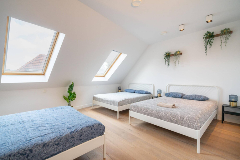 Room 2, 2-bedroom Apartment in Central Location, Antwerpen