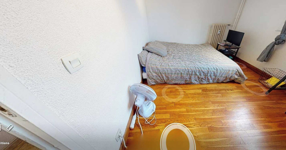 Room 3, Private Room in a Shared Flat - Lyon 8, Rhône