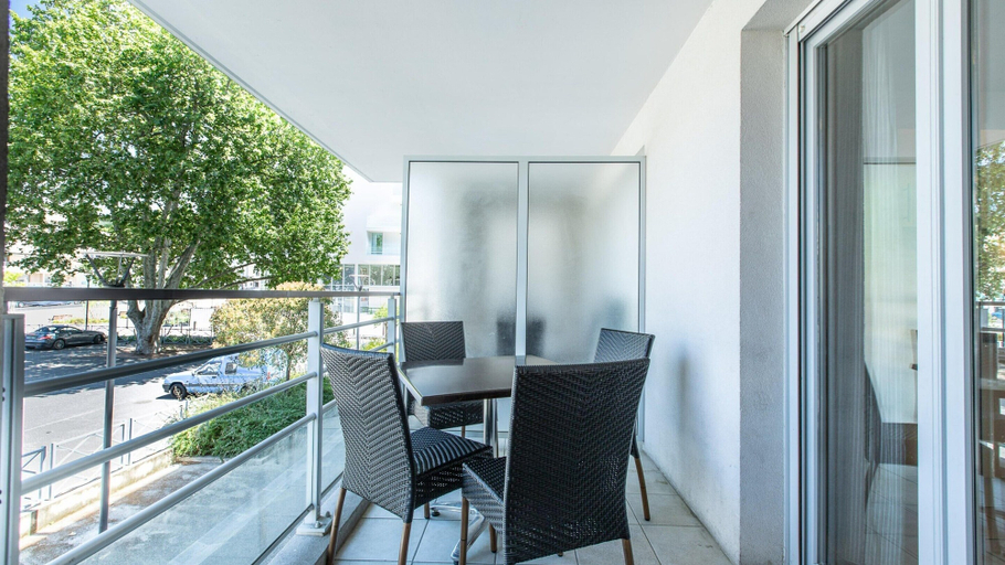 Balcony 4, Coastal Stay for 4 in Cagnes-sur-mer, Alpes-Maritimes