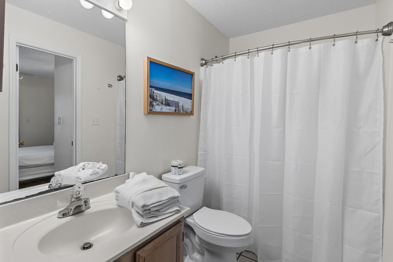 Bathroom, Summerspell 207, Walton