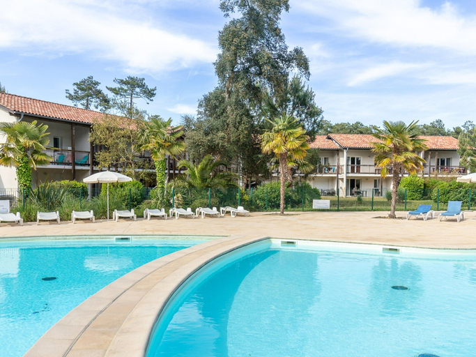 Pool 4, Coastal Retreat Near Sandy Beach, Hérault