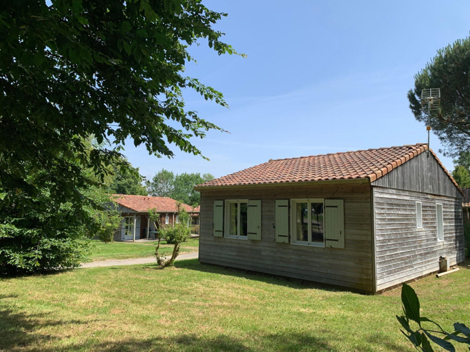Exterior 4, Accessible Family Cottage for 6, Deux-Sèvres