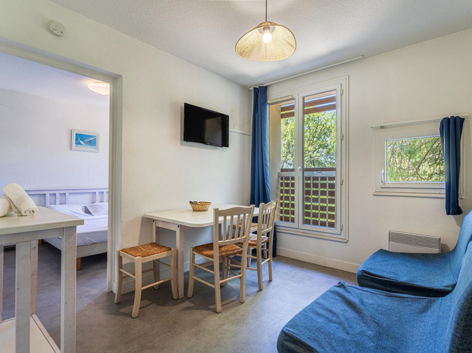 Living room, 4-guest AC Apartment Near Beach, Var