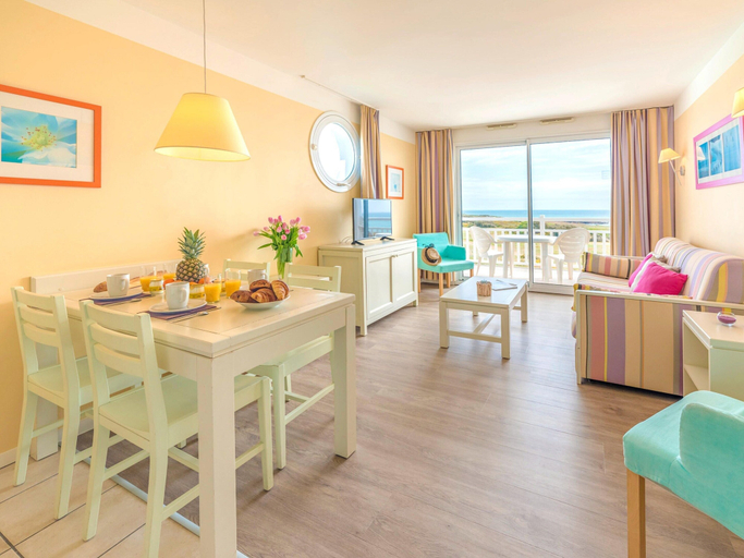 Dining 5, Oceanfront Escape in the Vendee, Vendée