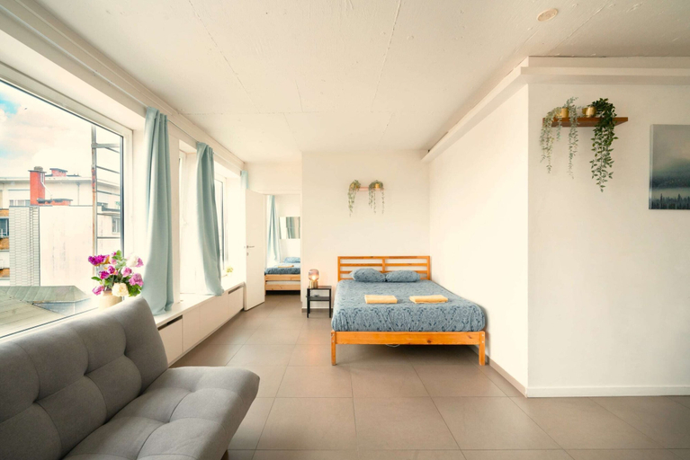 Room 3, Centrally Located Antwerp Stay for 10, Antwerpen