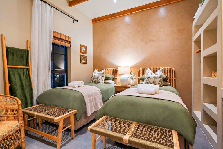 Interior 4, The Lazy Olive, West Coast