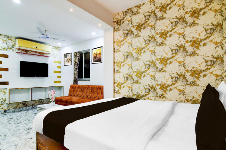 Room 4, Saver Double Circus Avenue Rockstar, Kolkata