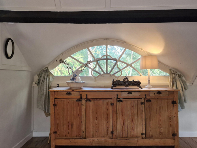 Room 2, Historic Romantic Pavilion Retreat for 4, Luxembourg