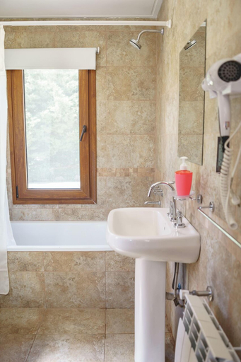 Bathroom 5, Mell Mell en la Sierra, Tandil