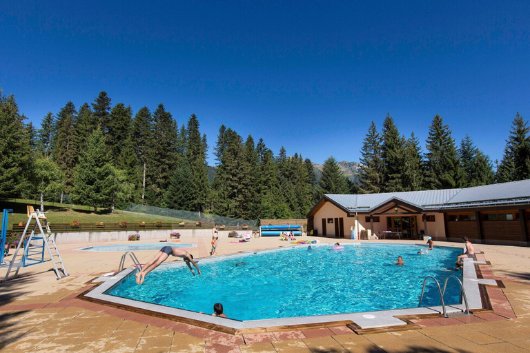 Pool 2, Alpine Stay for Four With Balcony, Savoie