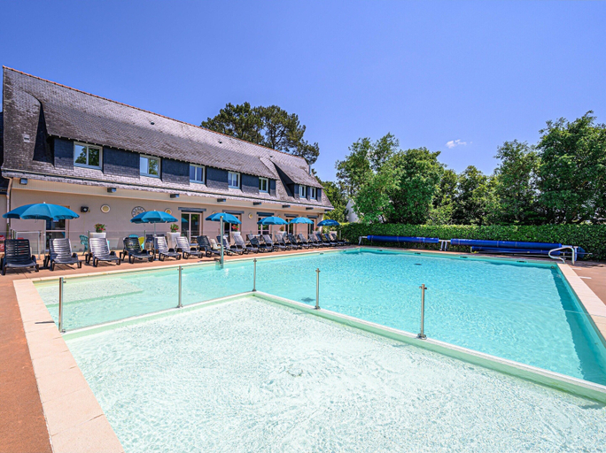 Pool 5, Apartment Stay for 4 in Plescop, Morbihan