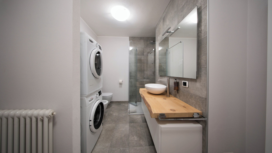 Bathroom 3, Santa Barbara 31, Sondrio