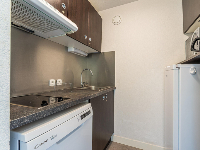 Private kitchen 5, 4-guest AC Apartment Near Beach, Var