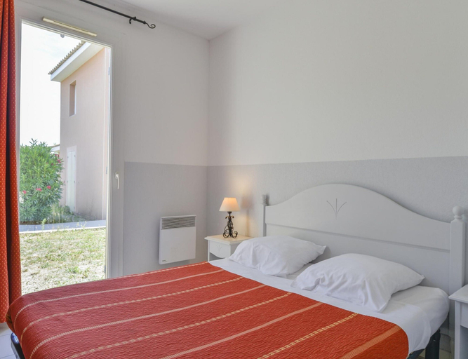 Room 2, Provence Villa for 8 With Private Pool, Vaucluse