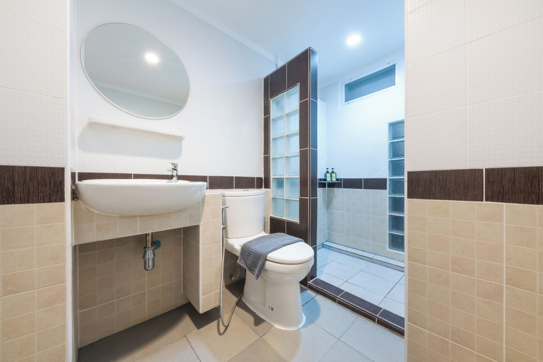 Bathroom 4, Lee's Mark Residence, Muang Samut Prakan