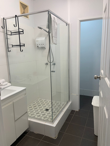Bathroom 5, Airlie Apartments, Whitsunday