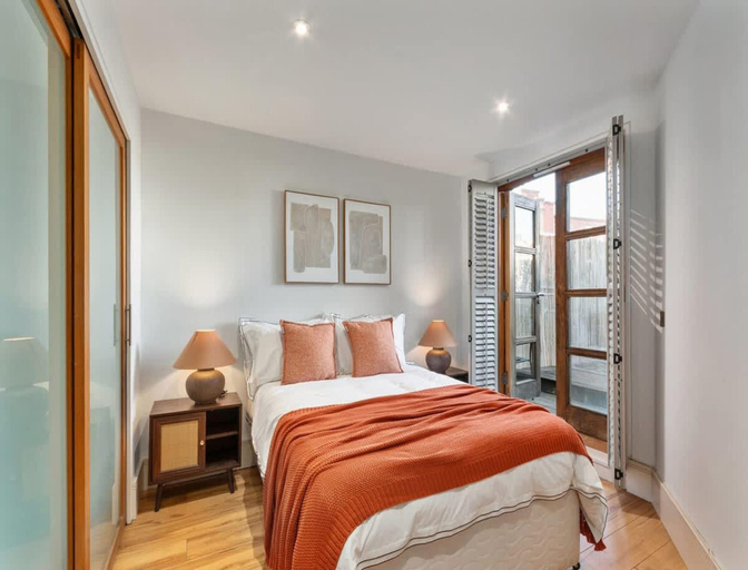 Room 4, Modern Fulham 1-Bedroom Apartment, London