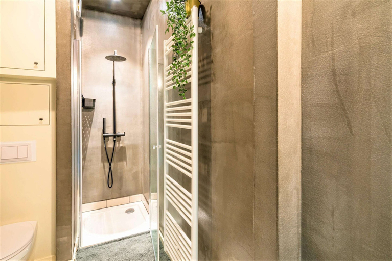 Bathroom 4, Antwerp Central Residence1bbknswifi, Antwerpen