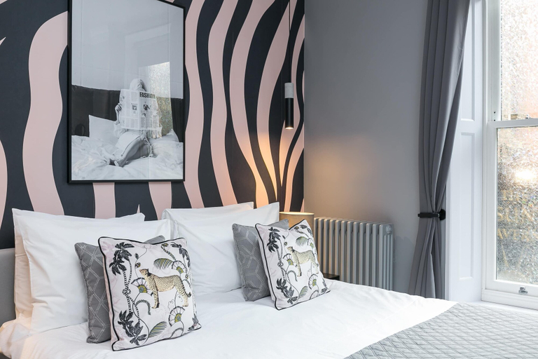 Room 3, The Chambers - Covent Garden - by Frankie, London