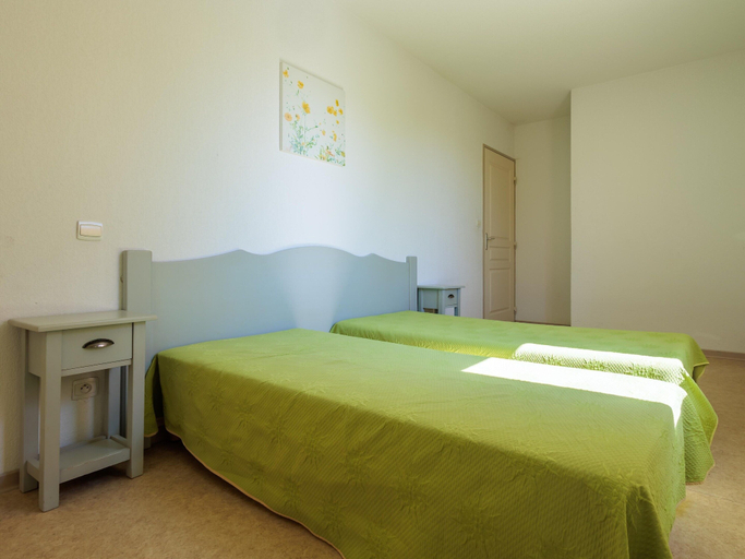 Room 5, Sunlit Provençal House with Terrace, Vaucluse