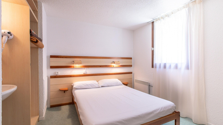 Room 2, Spacious Alpine Triplex With Terrace, Alpes-Maritimes