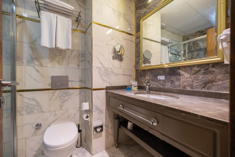 Bathroom 5, Grand Thermal Resort Hotel & Spa, Merkez