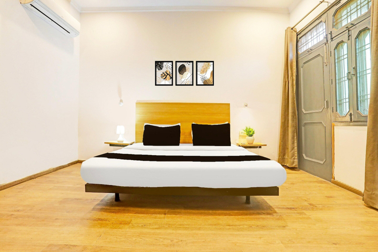 Room 5, Deluxe Vijay Khand Gomti Nagar, Lucknow