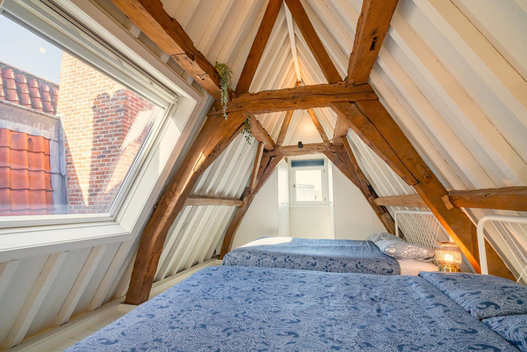 Room 3, Loft-style Duplex at Hendrik Square, Antwerpen