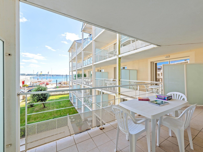 Balcony 4, Beach Stay With Pool for 6, Finistère