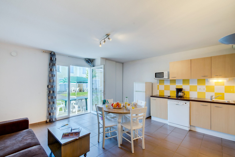 Private kitchen, Modern 2-Bedroom Vineyard House, Hérault