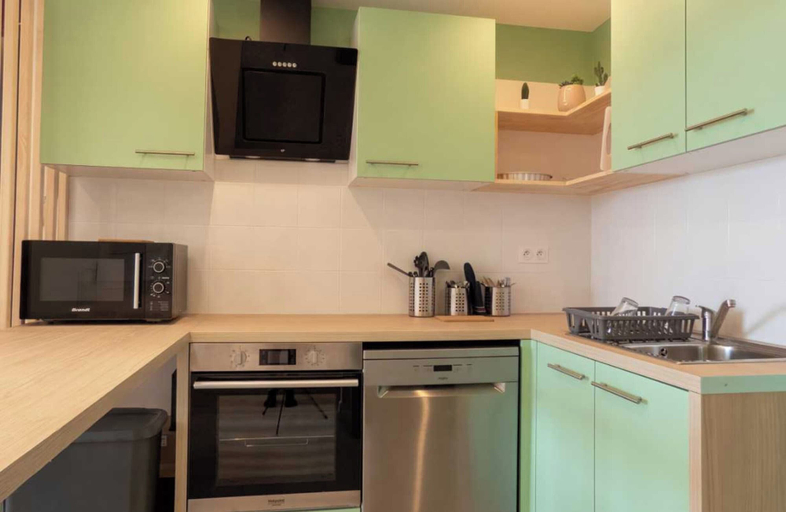 Private kitchen 4, Private Room in a Shared Apartment - Bron, Rhône