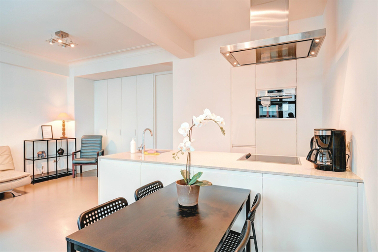 Dining, Chic Meir Stay for 9 With Balcony, Antwerpen