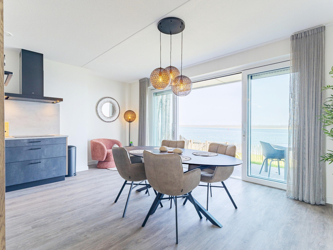 Dining 4, Marina Stay With Dual Terraces, Tholen