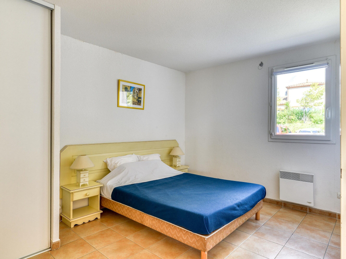 Room 4, Home for 4 With Private Parking, Aude