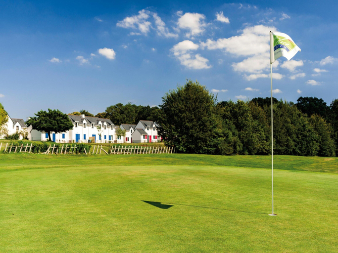 Garden 2, Brittany Golf Cottage for 4, Morbihan