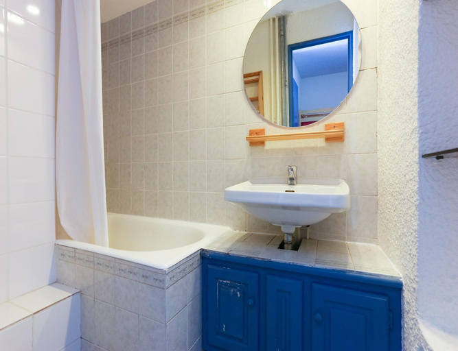 Bathroom, Bright Studio With Cosy Sleeping Corner, Isère