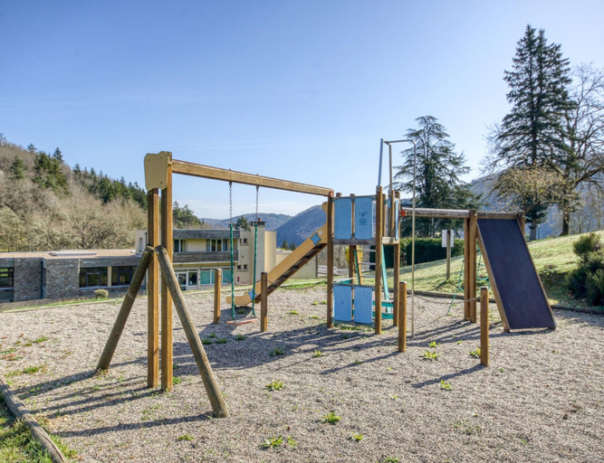 View from property 5, Spacious Landscape Stay for 4 by the Lake, Puy-de-Dôme