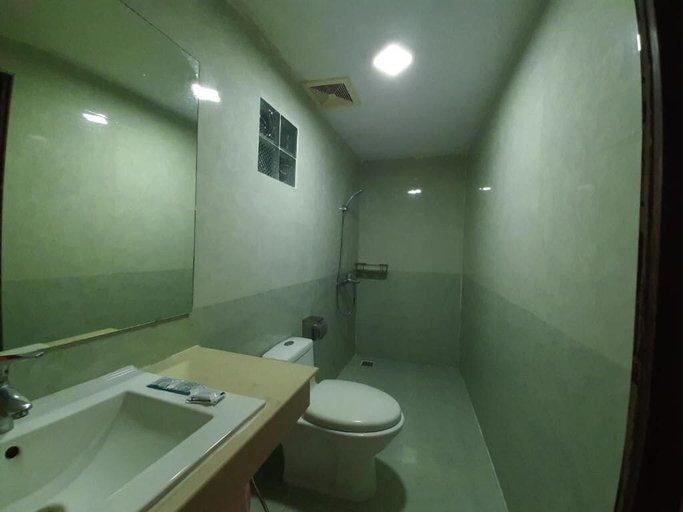 Bathroom 5, Vang Vieng Sky Mountain View Hotel, Vangvieng