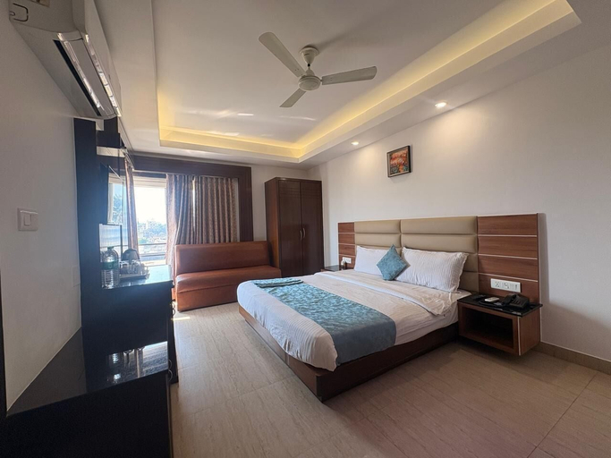 Room 4, Golden Rivera near Sea Beach, Puri