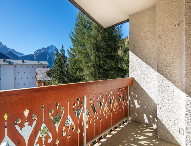 Balcony 2, Alpine Studio in Central Setting, Isère