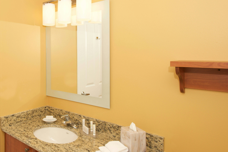 Bathroom, TownePlace Suites by Marriott Seattle Everett/Mukilteo, Snohomish