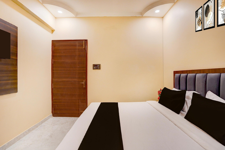 Room 2, Premium Col O Near High Court, Lucknow