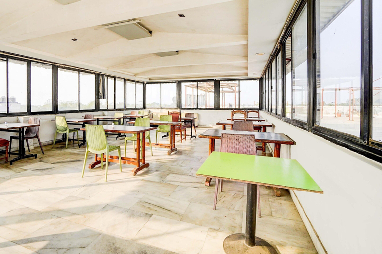 Dining 5, Deluxe Infocity Metrohotel Grand Krishna, Gandhinagar