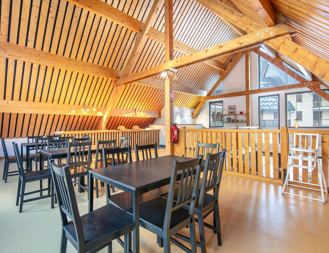 Dining 2, Spacious Group Accommodation in the Valley, Savoie