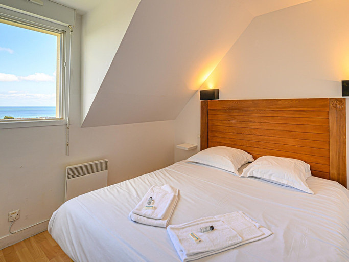 Room 5, Brittany Flat, Beach & Pool, Finistère