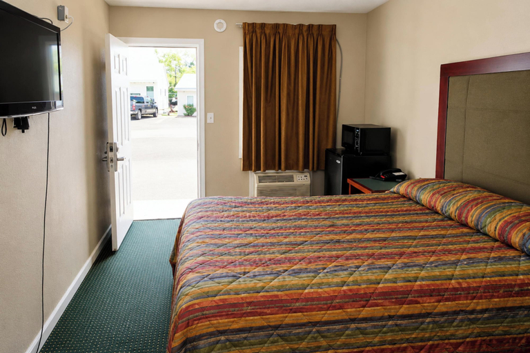 Bedroom 5, Budget Lodge by OYO Portland West, Multnomah