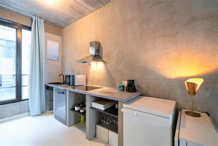 Private kitchen, Antwerp Central One Bedroom Apartment, Antwerpen