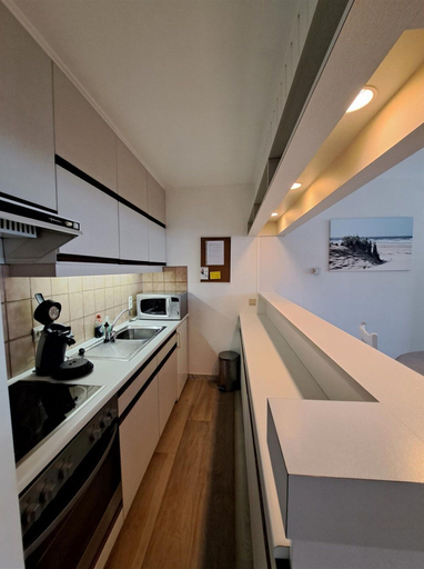 Private kitchen 2, Central Coastal Apartment for 4, West-Vlaanderen