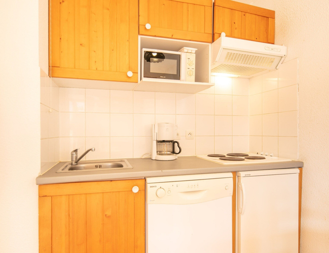 Private kitchen 5, Cosy Alpine Studio With Wellness Access, Savoie