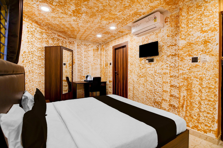 Room 3, Deluxe Sealdah Railway Station Near Creek Row, Kolkata